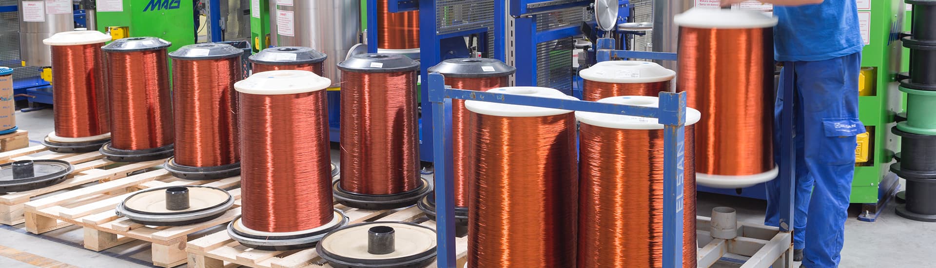 Aydem Enerji'nin ilk şirketi olan Elsan'ın ürettiği bakır tel ve alüminyum emanye bobinlerin temsili görselidir.